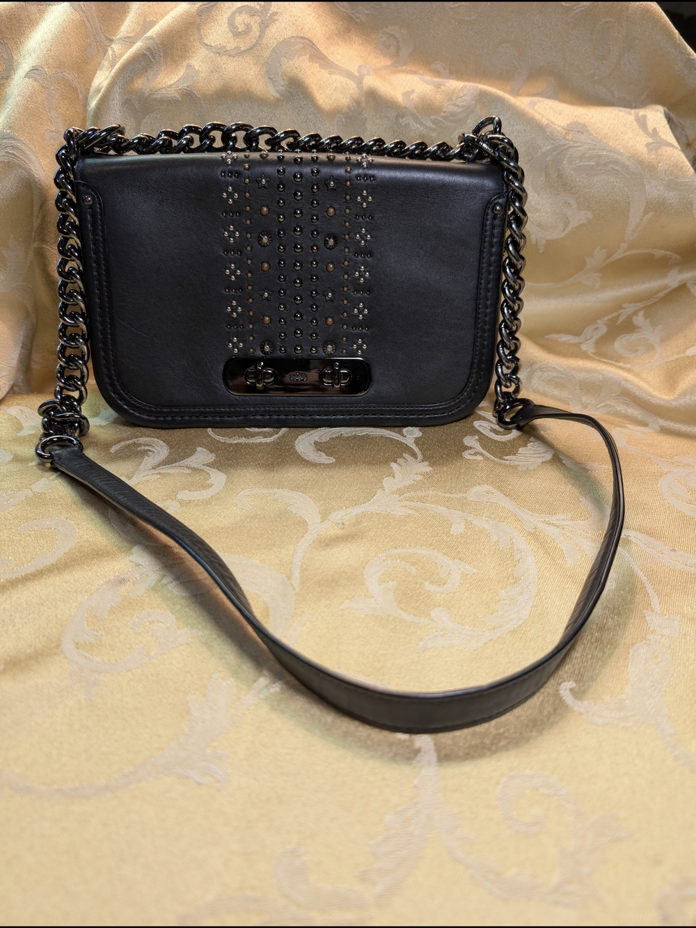 Coach Swagger Shoulder Bag
In Glovetanned Leather With Bandana Rivets